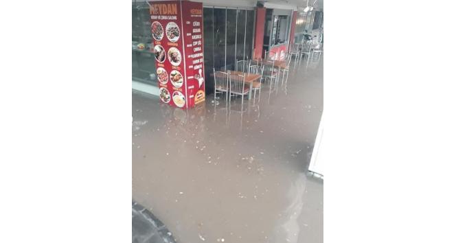 Osmaniye’de sağanak yağış su baskınlarına sebep oldu