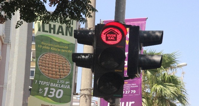 Suriye sınırında trafik ışıklarıyla ’Eve git’ uyarısı