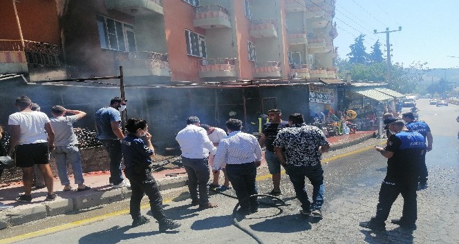 Ayvacık’ta iş yeri deposunda yangın