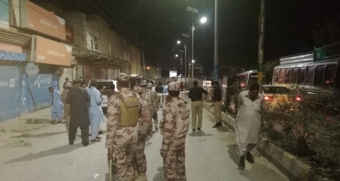 Pakistan&#039;da dükkana bombalı saldırı: 1 çocuk öldü