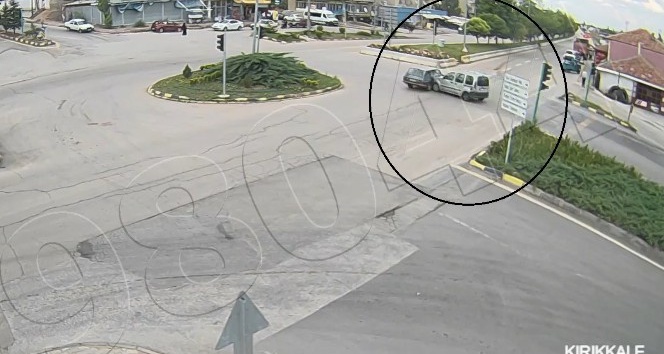 Aynı kavşakta iki benzer kaza