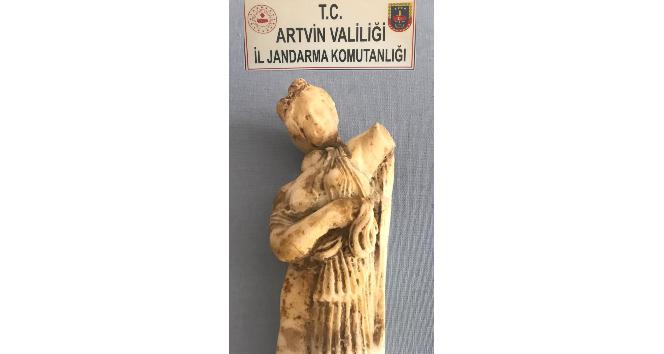 Artvin’de Roma dönemine ait kadın heykeli ele geçirildi