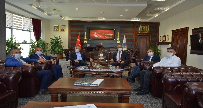 Türkiye Şeker Fabrikaları Genel Müdür Alkan, Rektör Karakaya’yı ziyaret etti