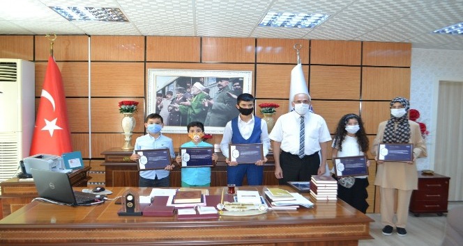 Kur’an-ı Kerim’i okuyan çocuklar Kırşehir’de, ödüllendirildi