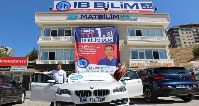 (Özel)  Sözünü tuttu, YKS’de birinci olan öğrencisine 450 bin liralık lüks aracını hediye etti