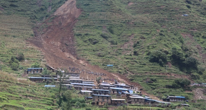 Nepal&#039;de sel ve toprak kaymaları 16 kişinin ölümüne neden oldu