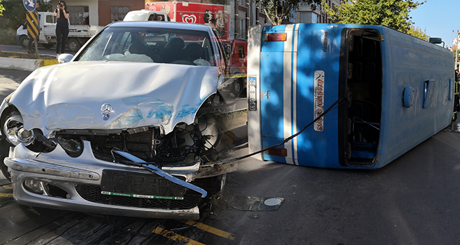 Aksaray’da yolcu minibüsüyle otomobil çarpıştı: 18 yaralı