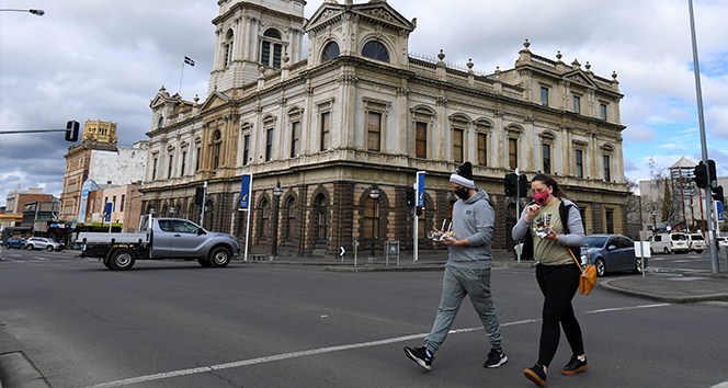 Yeni Zelanda’nın en büyük kentinde korona kısıtlamaları 12 gün daha uzatıldı