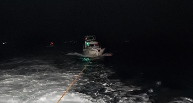Sedef Adası açıklarında bir teknede sürüklenen 3 kişi kurtarıldı