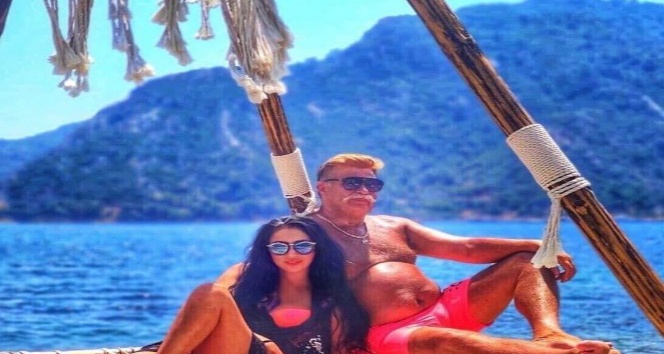 Nuri Alço, balayı için Marmaris’e geldi