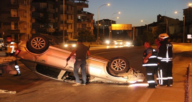 Devrilen otomobil 50 metre sürüklendi: 2 yaralı