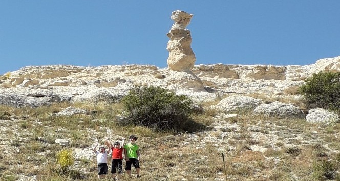 (Özel)Aşkın simgesi olan ’Kız kayası’ görenleri şaşırtıyor