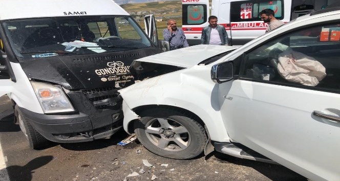 Ardahan’da trafik kazası: 8 yaralı