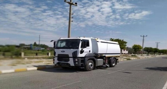 Iğdır Belediyesine yol süpürme aracı hibe edildi
