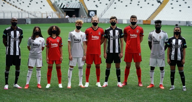 Beşiktaş yeni sezon formalarını tanıttı