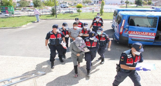 Eski erkek arkadaşını öldüren kadın adliyede