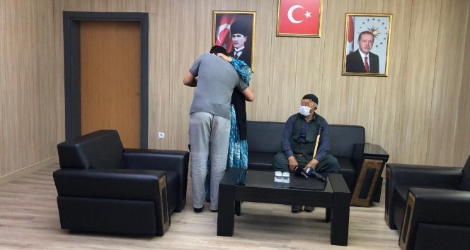 Mardin’de ailesine kavuşan teröristin babası ’Yaşasın Türk Ordusu’ diyerek sevinç çığlıkları attı