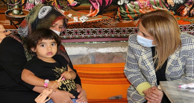 Vali Becel, Afrin şehidinin ailesini ziyaret etti