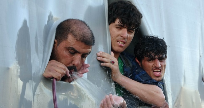 Samsun'da tırın dorsesinde 161 mülteci susuzluktan bitkin halde bulundu