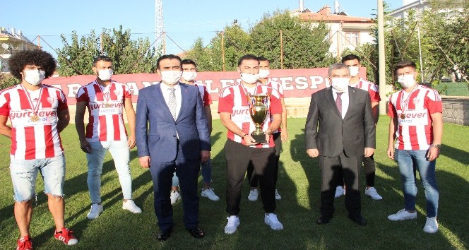 Karaman Belediyespor şampiyonluk kupasını törenle aldı