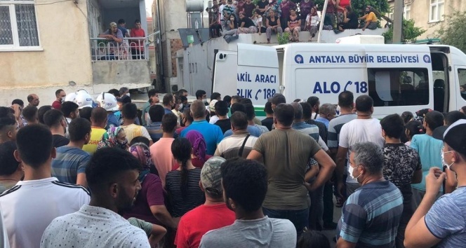 Antalya'da öfkeli koca dehşeti: Karısını bıçaklayarak öldürdü