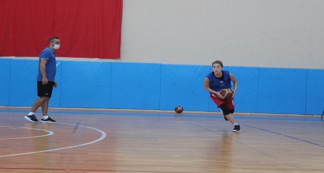 (Özel haber) İşitme engelli Çağla, Kadınlar Basketbol Süper Ligi’nde bir ilki gerçekleştirecek