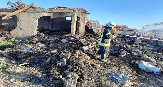 Ahır yangınında 19 küçükbaş hayvan telef oldu