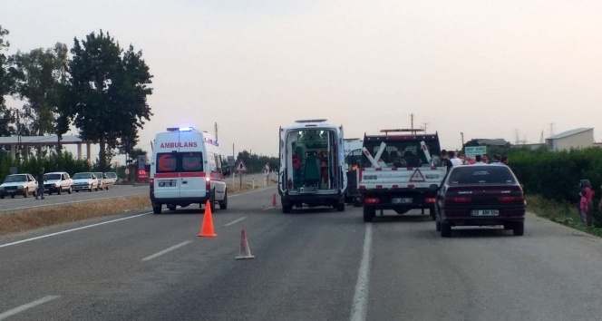 Köpeğe çarpan otomobil takla attı: 3 yaralı