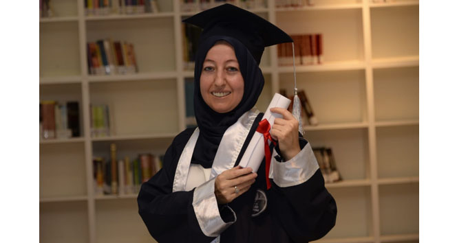 44 yaşında üniversite hayalini gerçekleştirdi