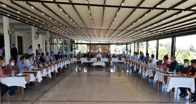 Vali Soytürk düğün salonu işletmecileriyle bir araya geldi