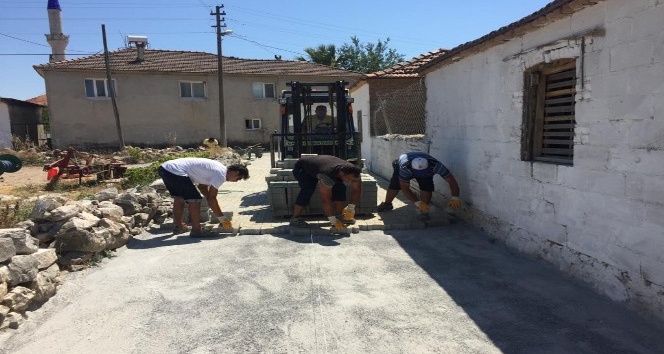 Didim Akköy Mahallesi’nde yol yapım çalışmaları sürüyor