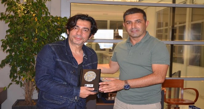 Ünlü televizyoncu Okan Bayülgen, Başkan Günel’i ziyaret etti