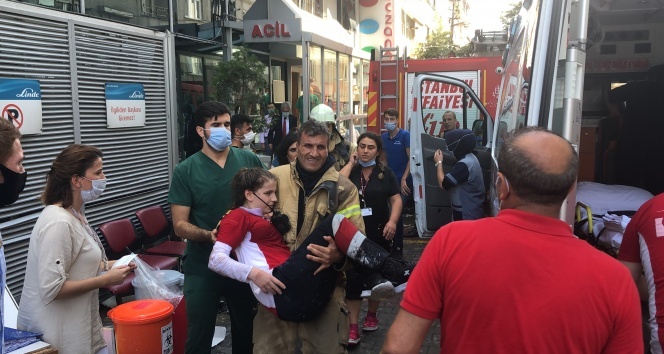 Gaziosmanpaşa'da hastanenin asma tavanı çöktü: 3 yaralı