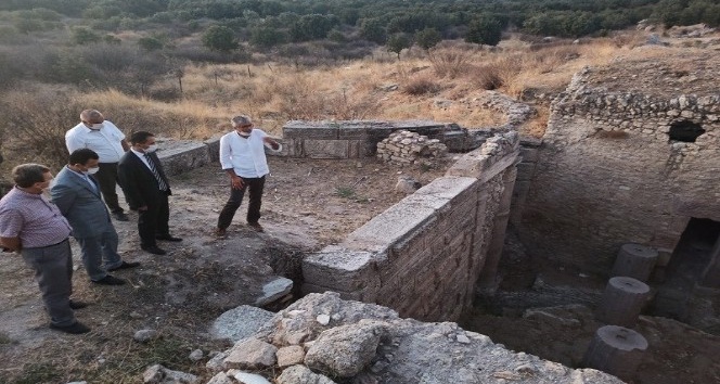 Vali Aktaş, ören yerlerinde incelemelerde bulundu