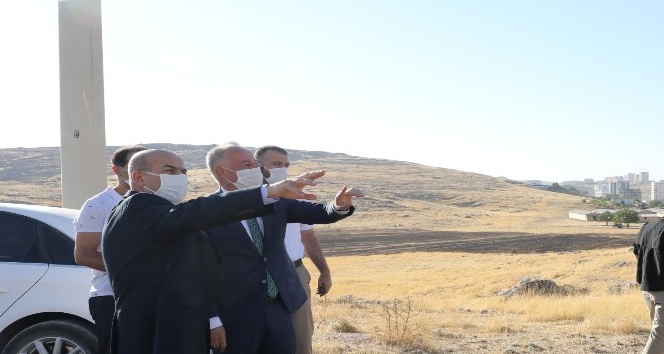 Vali Demirtaş okul inşaatlarını inceledi