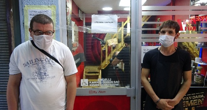 Uşaklı berberden engellilere ücretsiz tıraş
