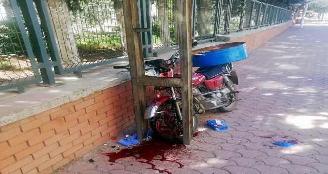 Motosiklet elektrik direğine çarptı: 1 yaralı