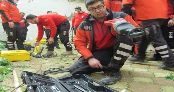 Avlanmak için girdiği denizde boğuldu