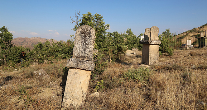 Tescilli tarihi mezarların koruma altına alınması isteniyor
