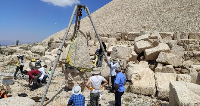Nemrut Dağı’ndaki 2 bin 60 yıllık heykel kurtarıldı