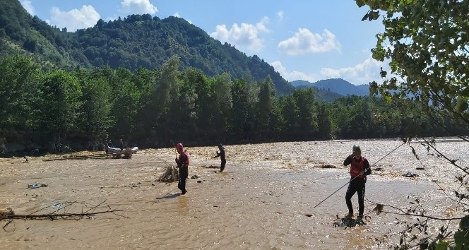 Giresun’daki selde hayatını kaybedenlerin sayısı 8’e yükseldi
