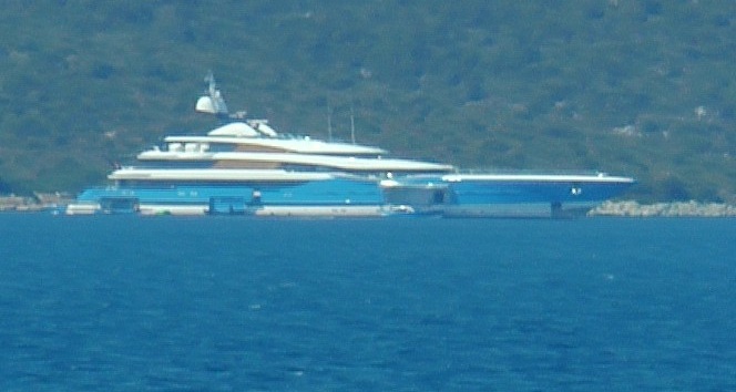 Rus milyarderin mavi sarayı Bodrum’a demir attı