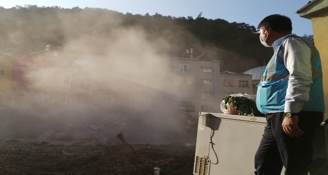 Dereli ilçesinde selin başladığı noktadaki bina yıkım ekipleri tarafından yıkıldı