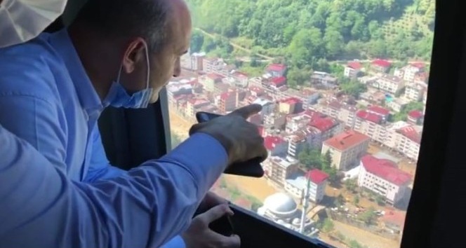 İçişleri Bakanı Süleyman Soylu Giresun’daki sel bölgesinde havadan incelemelerde bulundu