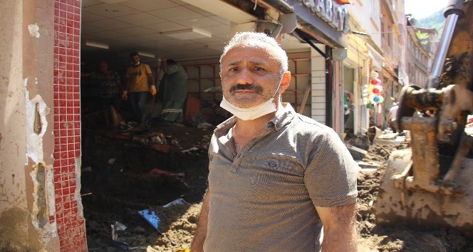 Giresun Dereli’deki selde düğün salonunda mahsur kalanlar arasında bulunan düğün sahibi Yusuf Geldi o anları anlattı