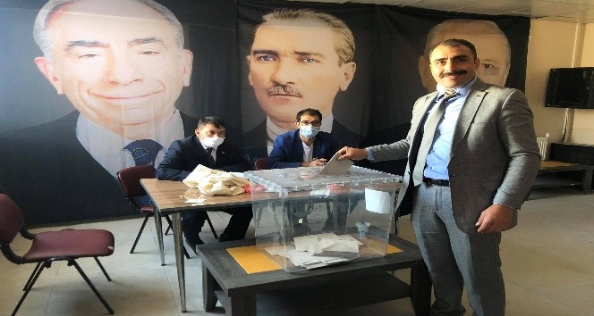 Topkaya yeniden başkan seçildi