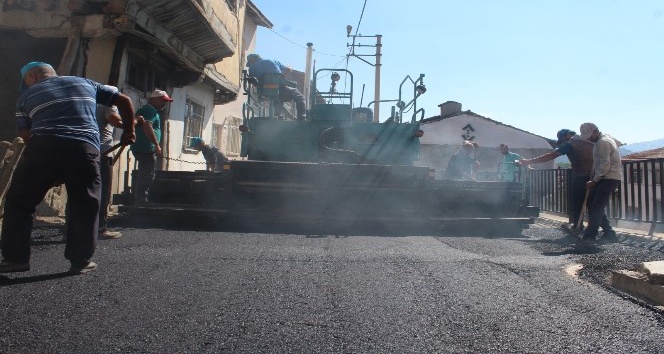 Turhal’da asfalt çalışmalarına hız verildi