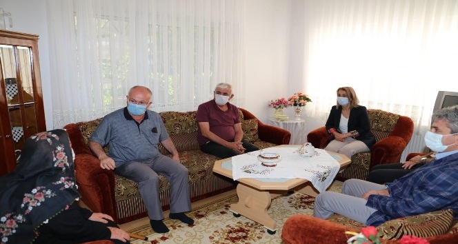 Vali Becel, şehit ailesini ziyaret etti