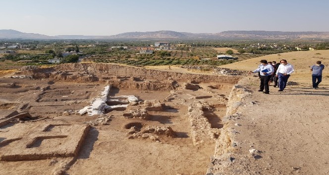 Vali Soytürk, Oylum Höyüğü inceledi