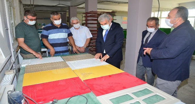Vali Akın, Kırşehir Mesleki Eğitim Merkezinde incelemelerde bulundu
